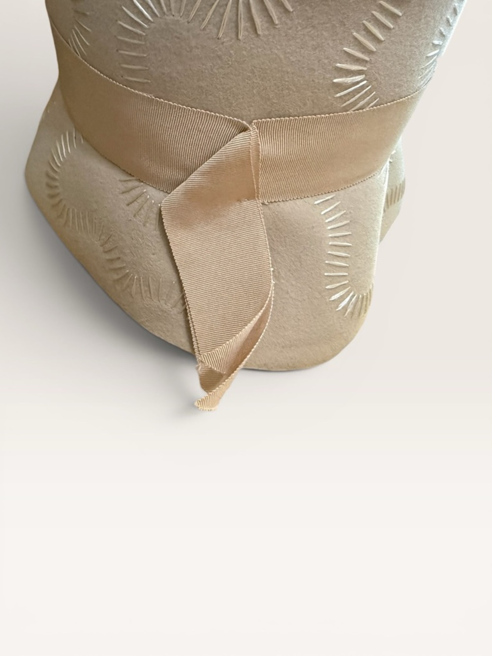 Vintage Cloche-Style Hat & Matching Grosgrain Ribbon Band - Picture 5 of 12